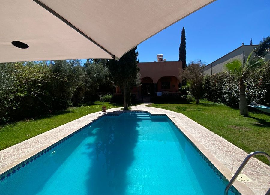 Photo 1 de villa de 1000m² à louer sur la route d'ourika