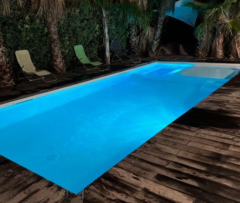 Photo 1 de Villa piscine privée pour 14 personnes, quartier chic.