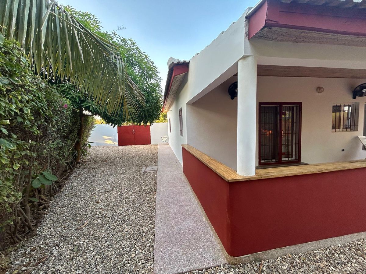 Photo de Villa avec piscine à deux pas de Saly Sénégal 