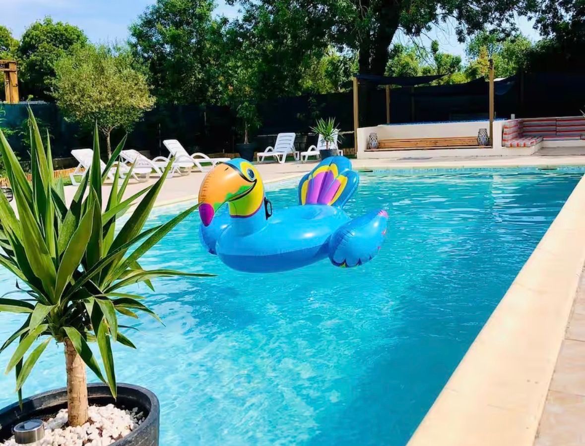 Photo de villa sans vis à vis avec piscine / jaccuzi