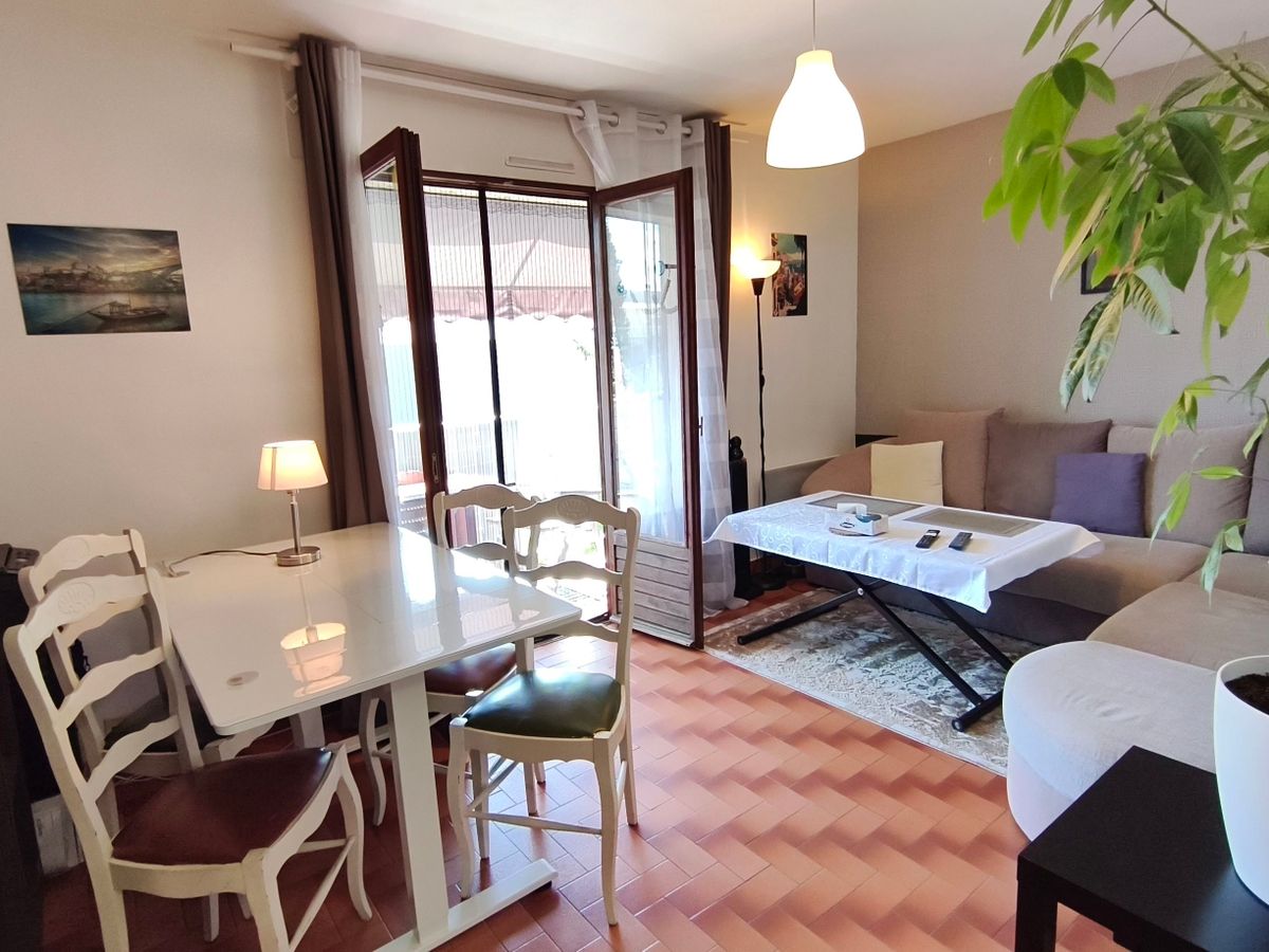 Photo de 2 pieces avec balcon et parking