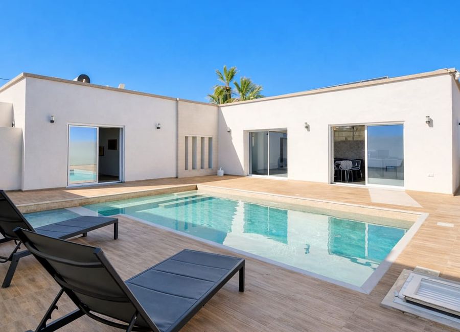 Photo 1 de JOLIE VILLA RUSICA AVEC PISCINE SANS VIS-À-VIS &BASSIN POUR ENFANTS 🌴 île de Djerba Tezdaine 