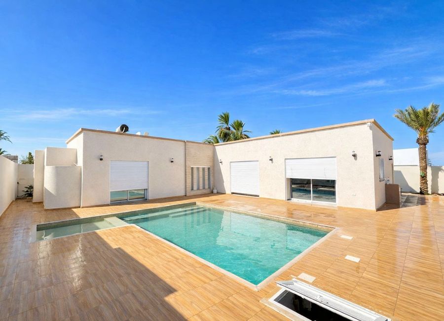 Photo 3 de JOLIE VILLA RUSICA AVEC PISCINE SANS VIS-À-VIS &BASSIN POUR ENFANTS 🌴 île de Djerba Tezdaine 