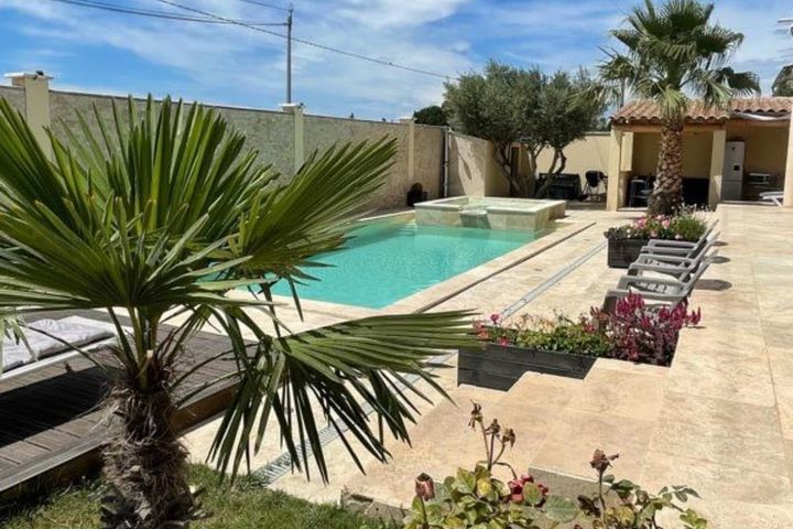 superbe villa piscine jacuzzi 