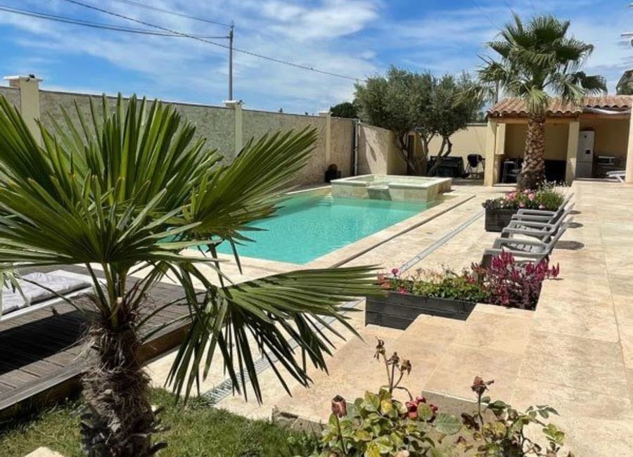 Photo 1 de superbe villa piscine jacuzzi 