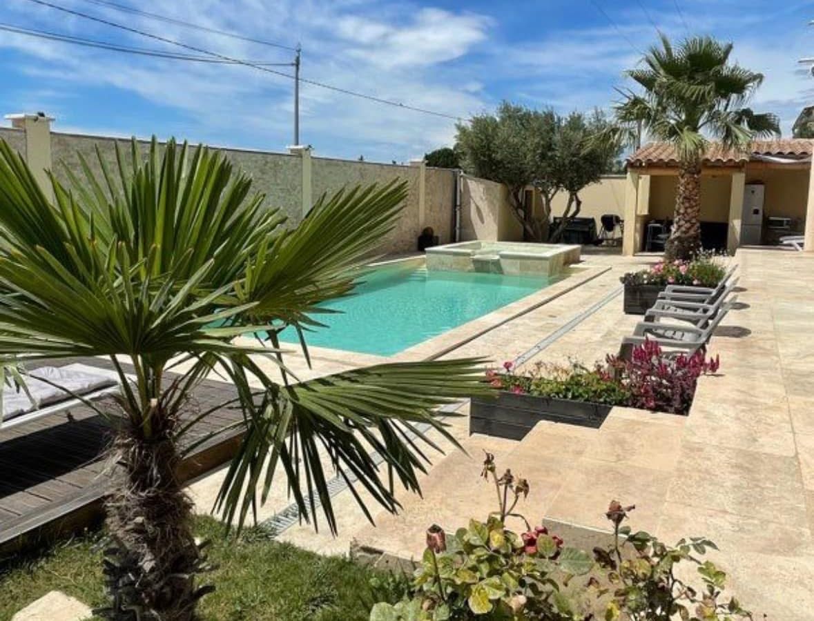 Photo de superbe villa piscine jacuzzi 