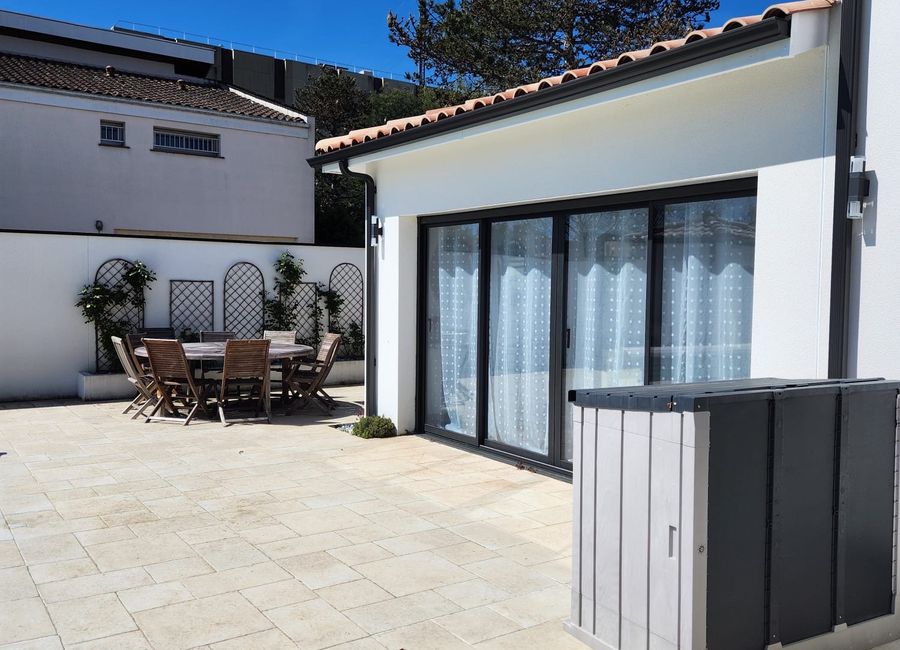 Photo 2 de villa sans vis à vis piscine chauffée, jacuzzi et sauna  