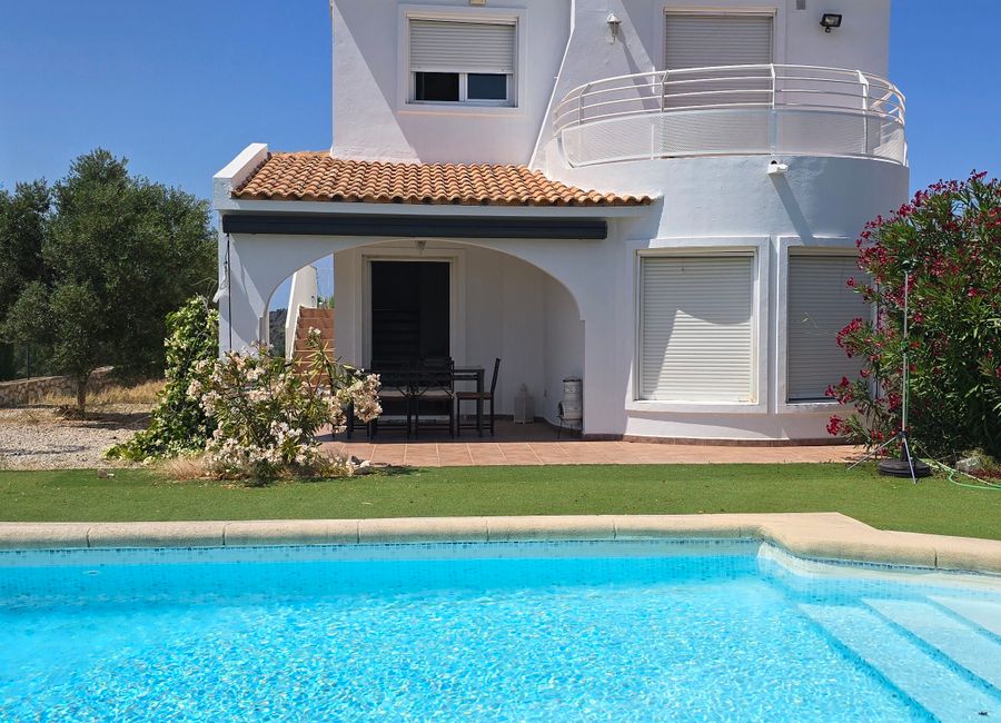 Photo 2 de Maison à Gata de Gorgos, Espagne avec piscine privée et magnifique vue sur montagne et mer Méditerranée