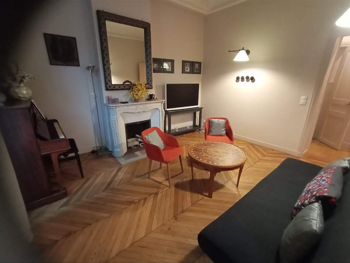 Photo de Évasion Parisienne Appartement Confortable à Deux Pas de Montmartre