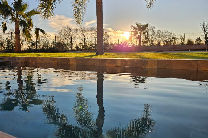 BELLE VILLA AVEC PISCINE ET GRAND JARDIN