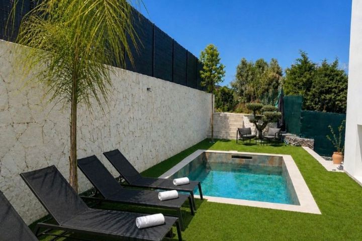 villa neuve sur la côte d azur sans vis à vis