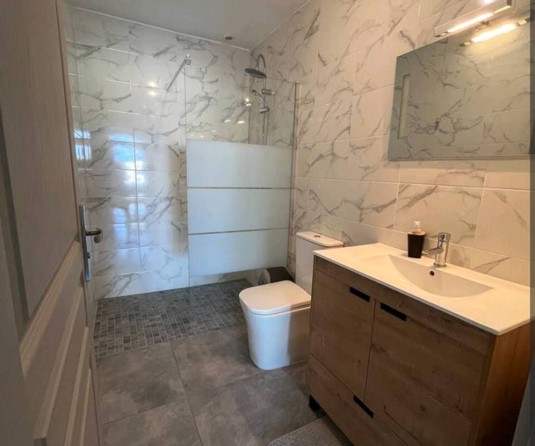 Photo de location saisonnière Villa avec piscine privée à Perpignan 