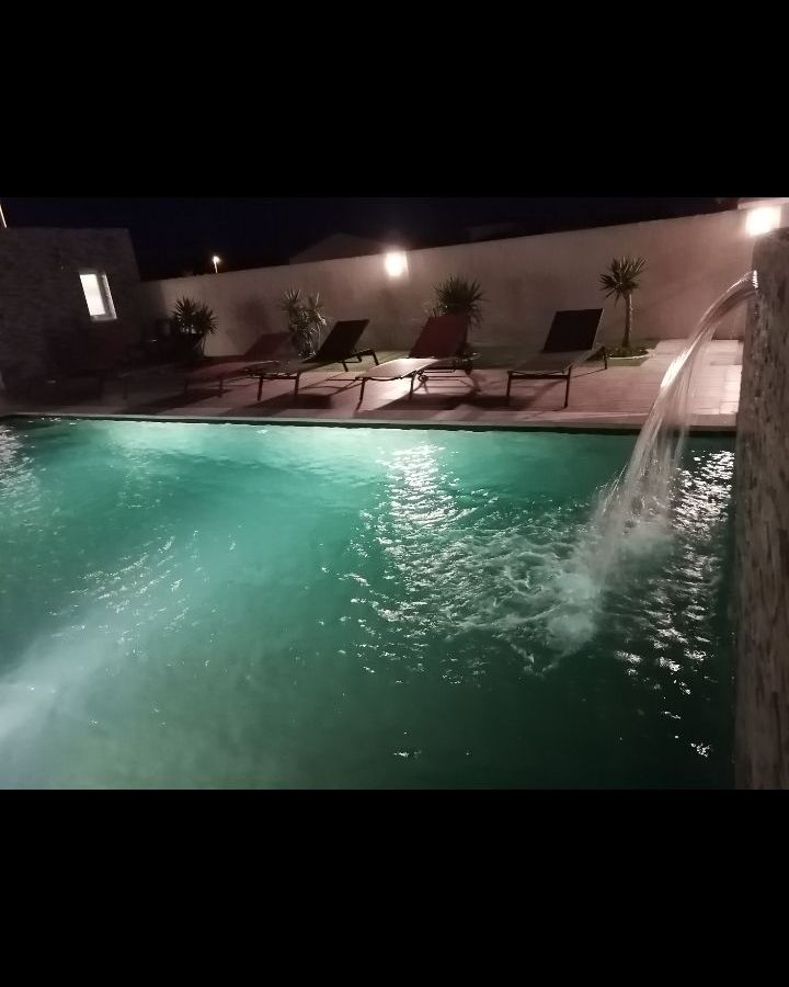 Photo de location saisonnière Villa avec piscine privée à Perpignan 