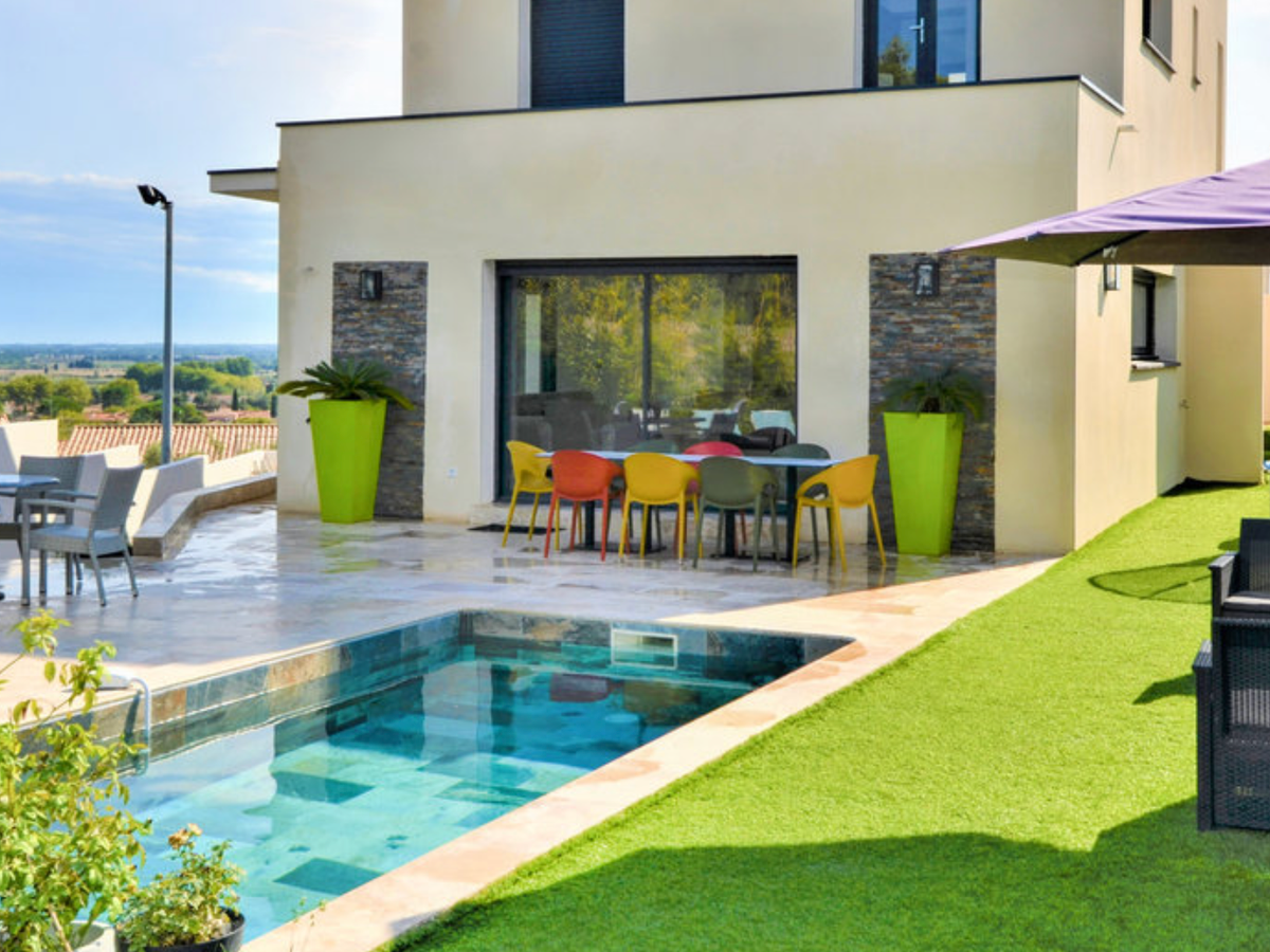 Photo de jolie villa avec piscine sans vis à vis