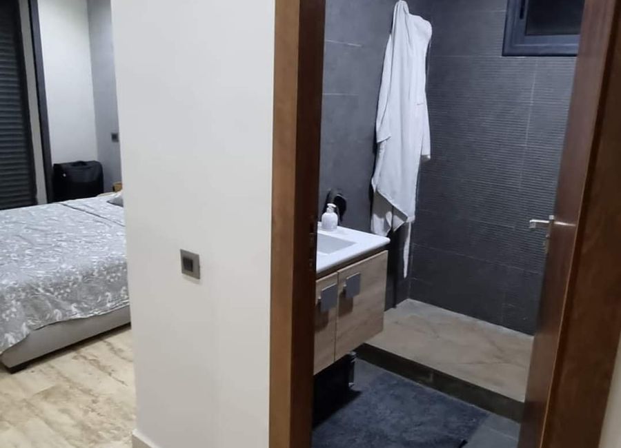 Photo 3 de appartement en rez-de jardin avec piscine privative et 3 chambres