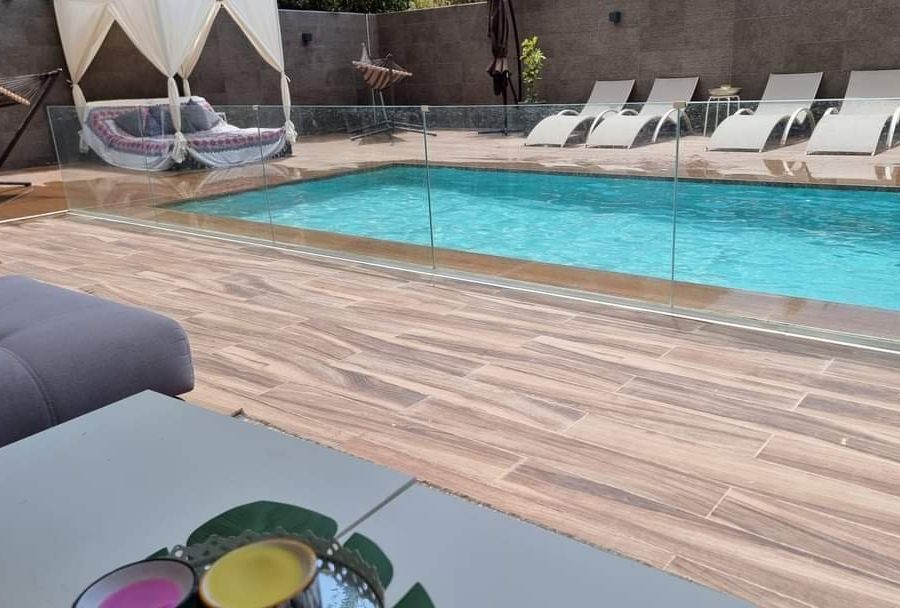 Photo 1 de appartement en rez-de jardin avec piscine privative et 3 chambres