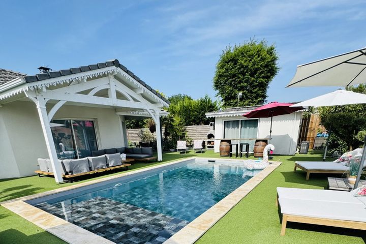 Villa coloniale avec piscine chauffée et grande aire de jeux enfants
