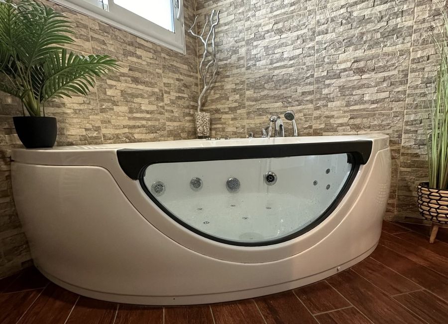 Photo 2 de Villa coloniale avec piscine chauffée et grande aire de jeux enfants